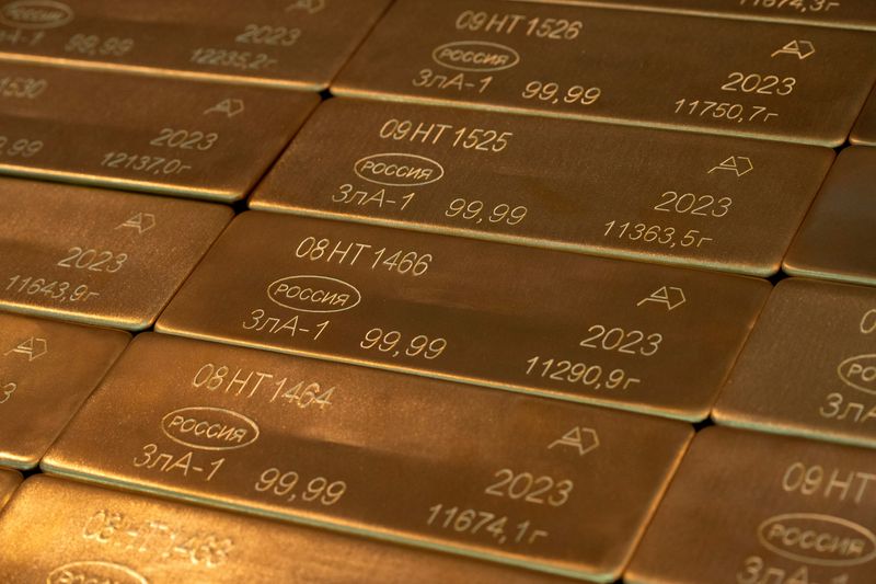 &copy; Reuters. Ingots of 99.99 percent pure gold are placed in a workroom at the Novosibirsk precious metals refining and manufacturing plant in the Siberian city of Novosibirsk, Russia, September 15, 2023. REUTERS/Alexander Manzyuk/File Photo