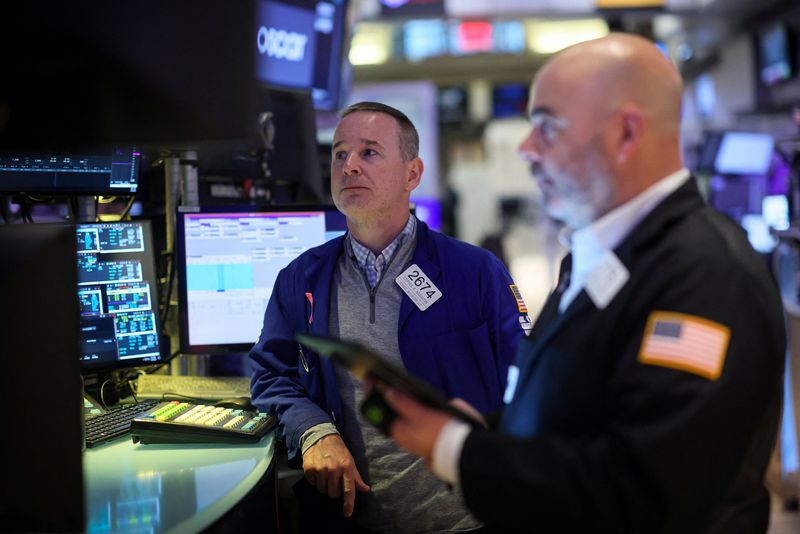 © Reuters. Traders work on the floor at the New York Stock Exchange (NYSE) in New York City, U.S., March 5, 2024.  REUTERS/Brendan McDermid