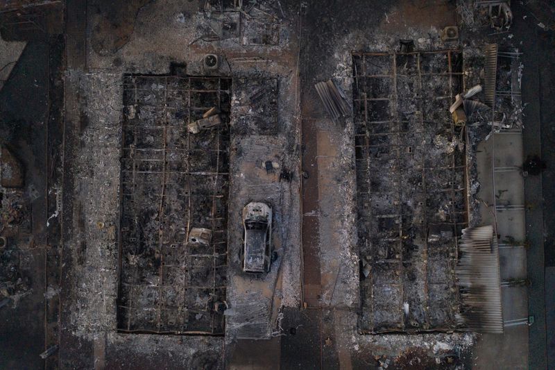 &copy; Reuters. FILE PHOTO: The skeleton of a vehicle lies between residences in the Bear Lakes Estates neighborhood which were left devastated by the Almeda fire in Phoenix, Oregon, U.S., September 9, 2020. Picture taken with a drone. REUTERS/Adrees Latif/File Photo