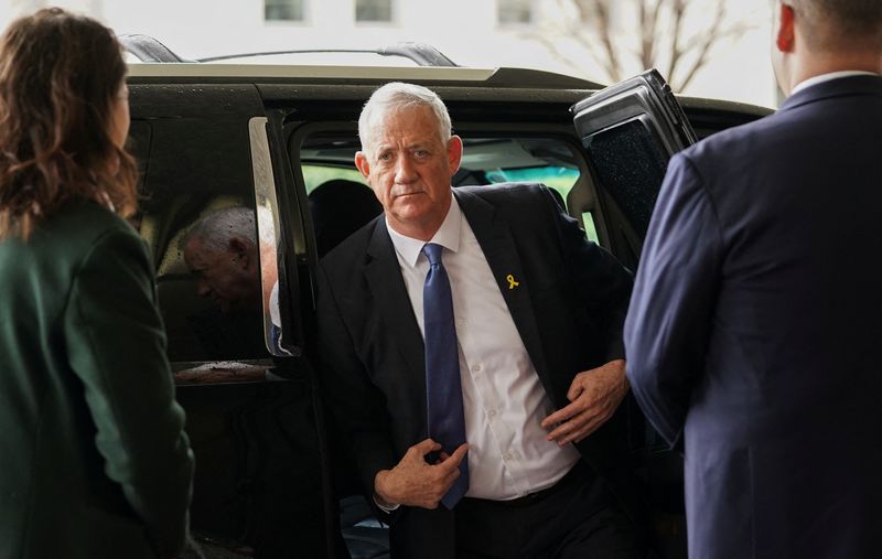 © Reuters. بيني جانتس عضو حكومة الحرب الإسرائيلية لدى وصوله إلى مقر وزارة الخارجية الأمريكية للقاء وزير الخارجية أنتوني بلينكن يوم الثلاثاء. تصوير: كيفن لامارك - رويترز