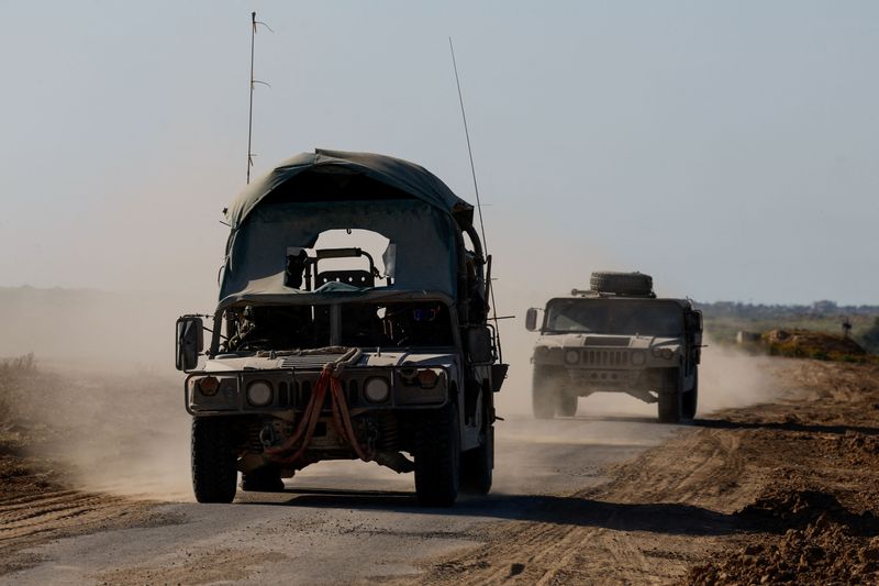 &copy; Reuters. Israeli military vehicles manoeuvre near the Israel-Gaza border, amid the ongoing conflict between Israel and the Palestinian group Hamas, in Israel, March 5, 2024. REUTERS/Amir Cohen