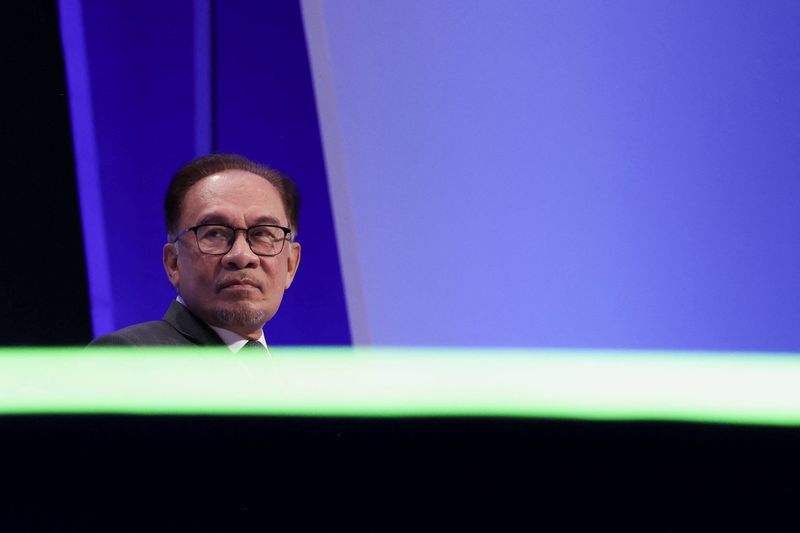 &copy; Reuters. FILE PHOTO: Prime Minister of Malaysia Anwar Ibrahim attends the Asia-Pacific Economic Cooperation (APEC) CEO Summit in San Francisco, California, U.S., November 15, 2023. REUTERS/Carlos Barria/File Photo