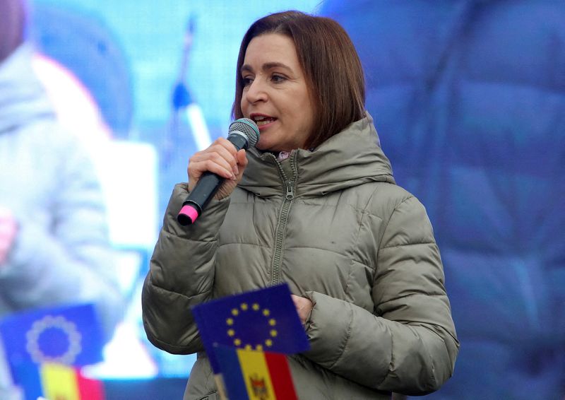 &copy; Reuters. La présidente moldave Maia Sandu lors d'un rassemblement à Chisinau, Moldavie. /Photo prise le 17 décembre 2023/REUTERS/Vladislav Culiomza