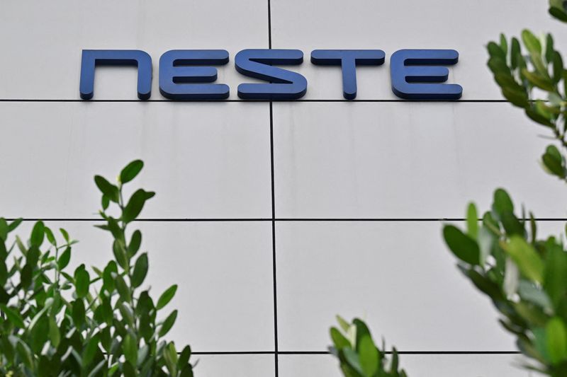 &copy; Reuters. FILE PHOTO: A view of the Neste refinery located at Tuas South in Singapore May 16, 2023. REUTERS/Caroline Chia/File Photo