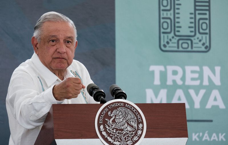 &copy; Reuters. الرئيس المكسيكي  أندريس مانويل لوبيز أوبرادور خلال افتتاحه أحد خطوط القطارات في كانكون بالمكسيك في يوم 29 فبراير شباط 2024 . تصوير: باولا شيوما