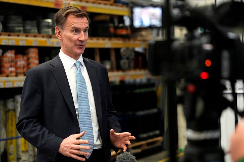 &copy; Reuters. British Chancellor Jeremy Hunt speaks to members of the media during a visit to a builders warehouse in London, Britain, March 6, 2024. Kirsty Wigglesworth/Pool via REUTERS