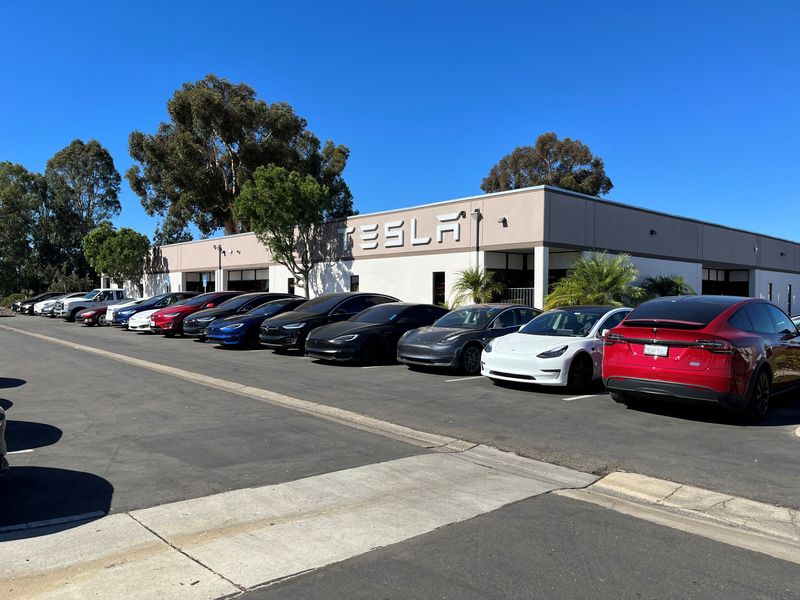 &copy; Reuters. Automóveis da Tesla em San Diego, Califórnia, EUA
31/10/2023 REUTERS/Abhirup Roy/Arquivo