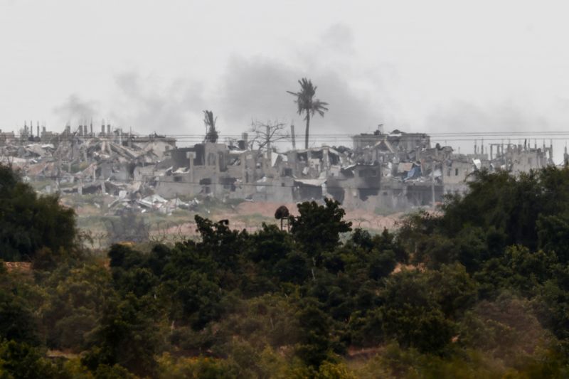 &copy; Reuters. De la fumée s'élève dans la bande de Gaza à la suite d'une frappe aérienne israélienne. /Photo prise le 6 mars 2024/REUTERS/Amir Cohen