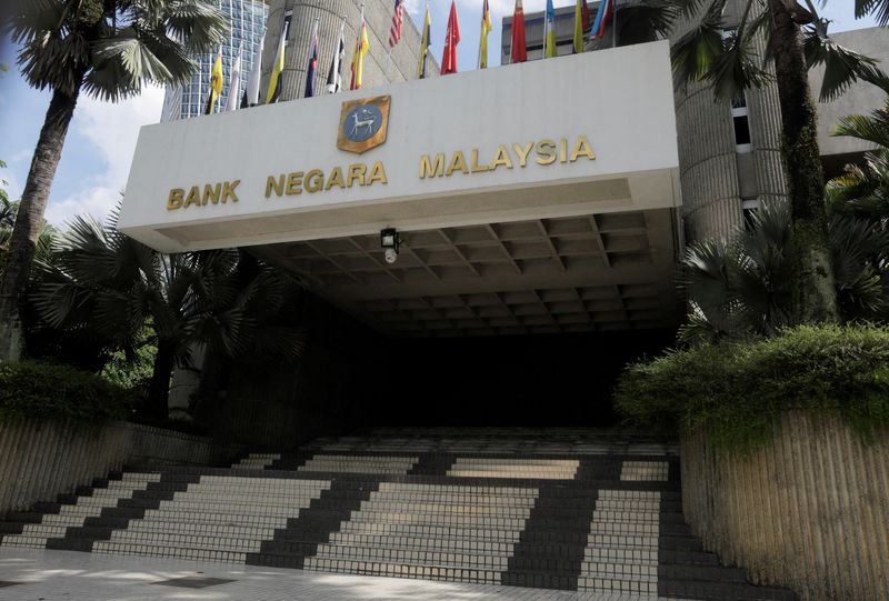 &copy; Reuters. 　３月７日、マレーシア中央銀行は、政策金利を予想通り３．０％に据え置いた。写真は昨年５月、クアラルンプールにある同行で撮影（２０２４年　ロイター/Hasnoor Hussain）