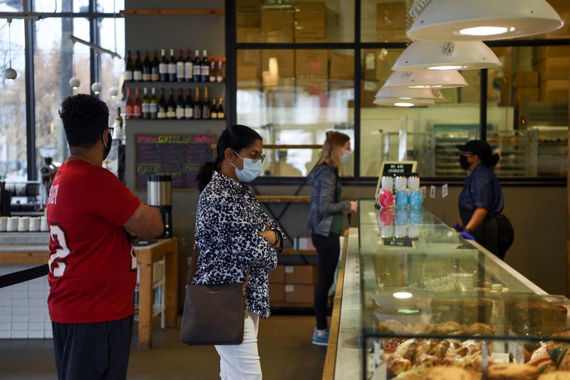 &copy; Reuters. FILE PHOTO: People wait in line to order at a coffee shop as the state of Texas lifts its mask mandate and allows businesses to reopen at full capacity during the coronavirus disease (COVID-19) pandemic in Houston, Texas, U.S., March 10, 2021. REUTERS/Cal