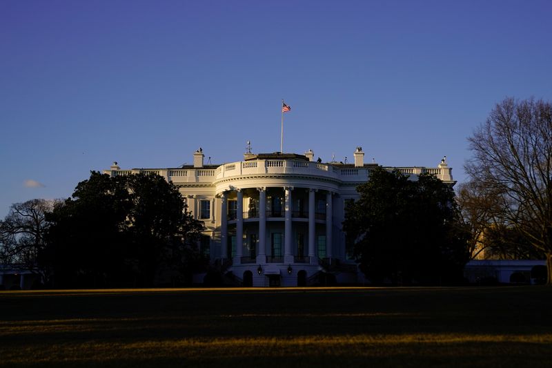 &copy; Reuters. FILE PHOTO: The White House is seen at sunset in Washington, U.S. March 6, 2021. REUTERS/Erin Scott/ FILE PHOTO