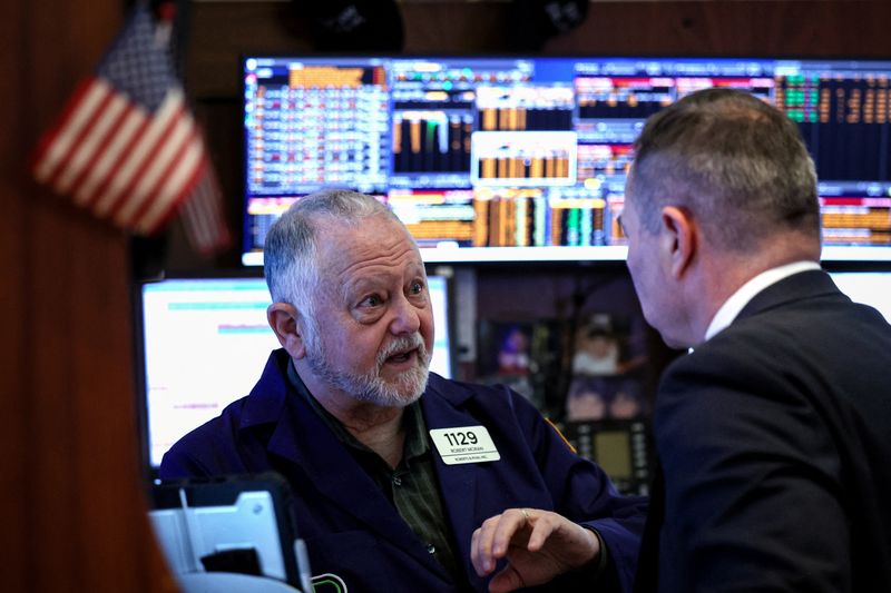 © Reuters. Traders work on the floor at the New York Stock Exchange (NYSE) in New York City, U.S., March 7, 2024.  REUTERS/Brendan McDermid