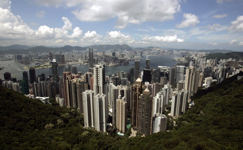 © Reuters. منظر عام لوسط المدينة في هونج كونج بصورة من أرشيف رويترز.
