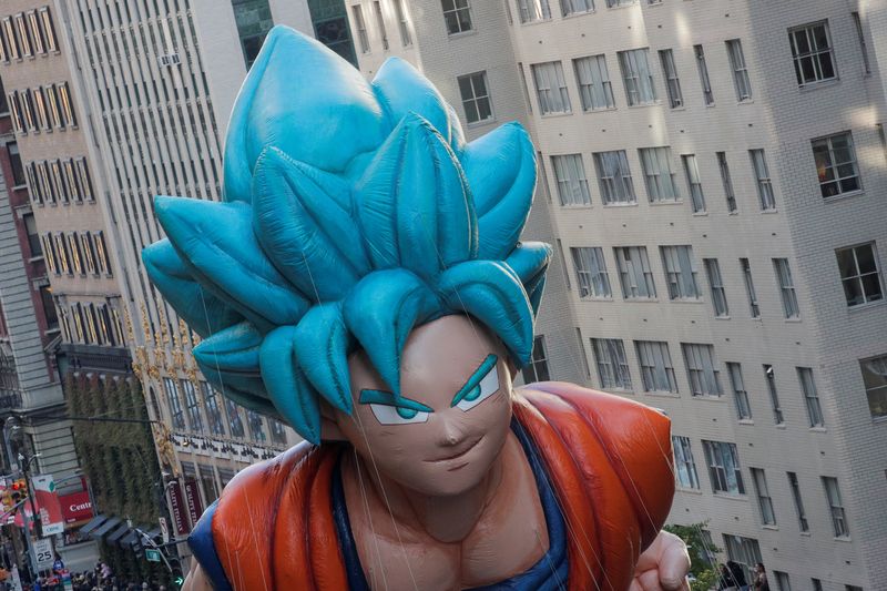 &copy; Reuters. Le ballon du personnage Goku de Dragon Ball, lors d'un défilé de Thanksgiving de Macy à Manhattan, New York. /Photo prise le 25 novembre 2021/REUTERS/Brendan McDermid