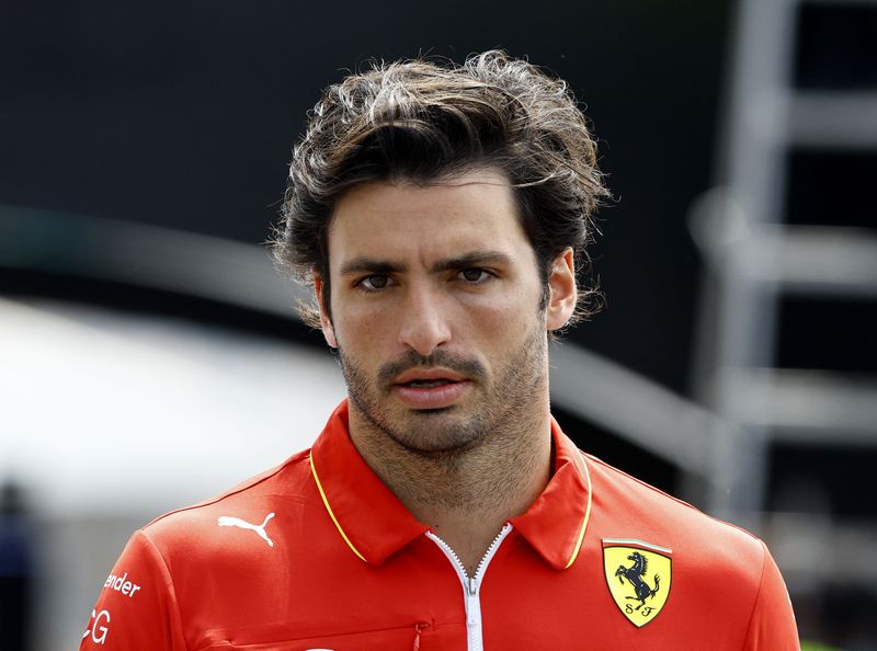 &copy; Reuters. FOTO DE ARCHIVO. El piloto español de Ferrari, Carlos Sainz Jr, previo al Gran Premio de Arabia Saudita, en el Circuito de la Coorniche de Yeda, en Yeda, Arabia Saudita - Marzo 6, 2024. REUTERS/Rula Rouhana