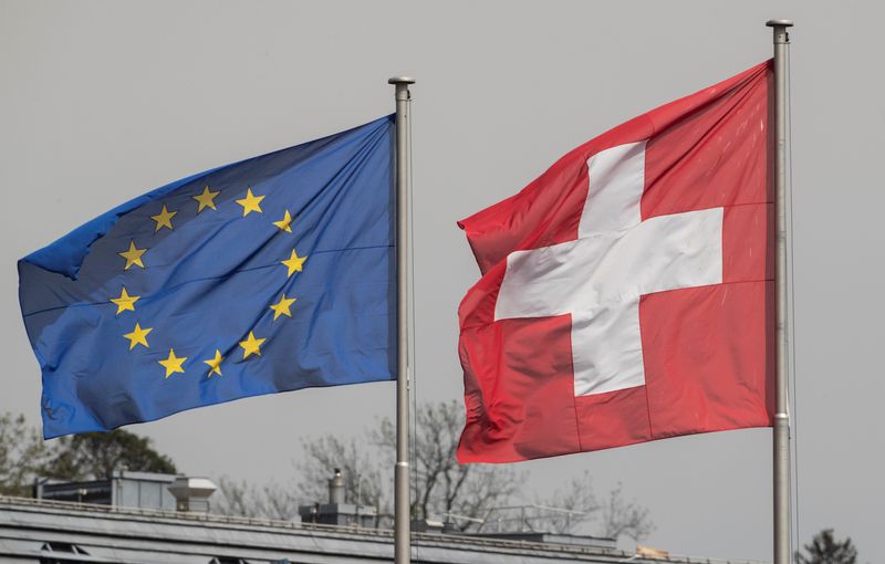 &copy; Reuters. Switzerland's national flag flies beside the one of the European Union in Zurich, Switzerland May 3, 2022.   REUTERS/Arnd Wiegmann/File Photo