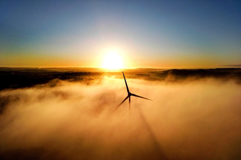 &copy; Reuters. FILE PHOTO: A wind turbine is shrouded in fog at the Low Carbon Energy Generation Park on the Keele University campus, Keele, Staffordshire, Britain, November 11, 2023. REUTERS/Carl Recine/File Photo