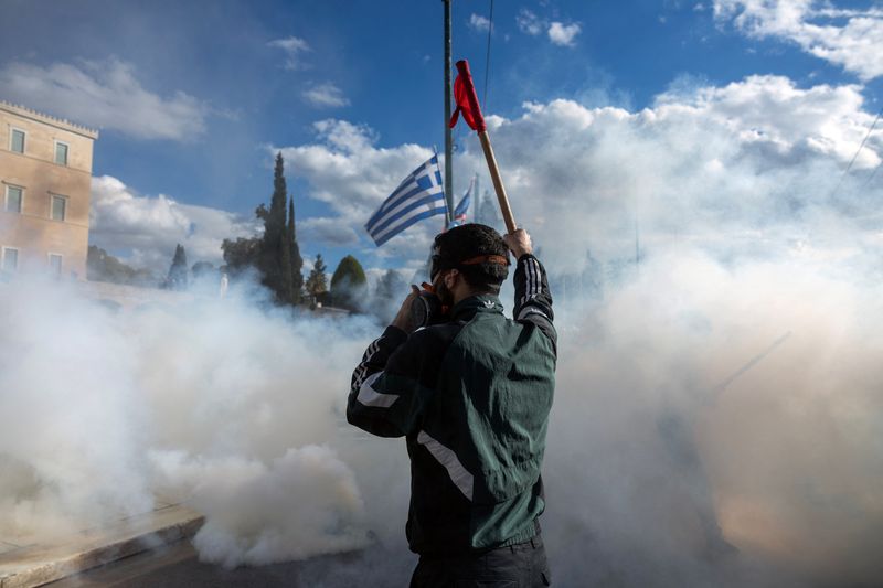 &copy; Reuters. Affrontements lors d'une manifestation d'étudiants à Athènes, en Grèce. /Photo prise le 8 mars 2024/REUTERS/Alkis Konstantinidis