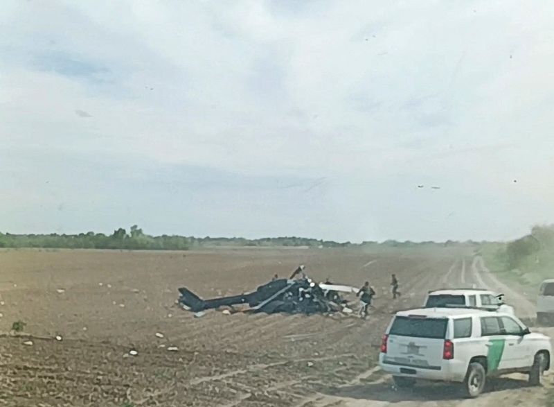 © Reuters. A view from inside a vehicle shows emergency services personnel responding to a helicopter crash near La Grulla, Texas, United States, March 8, 2024 in this screen grab obtained from social media video. A.C./via REUTERS