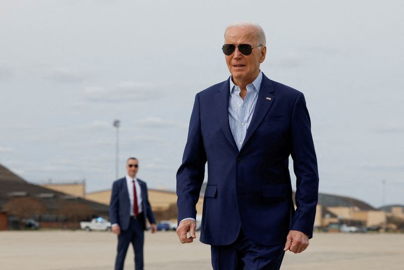 &copy; Reuters. FILE PHOTO: U.S. President Joe Biden walks at Joint Base Andrews before departure for a campaign event in Philadelphia, in Maryland, U.S., March 8, 2024. REUTERS/Evelyn Hockstein/File Photo