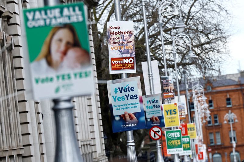 © Reuters. Signage is seen in relation to a referendum on changes to the Irish constitution called the Family Amendment and the Care Amendment, in Dublin, Ireland, March 3, 2024. REUTERS/Clodagh Kilcoyne/File Photo