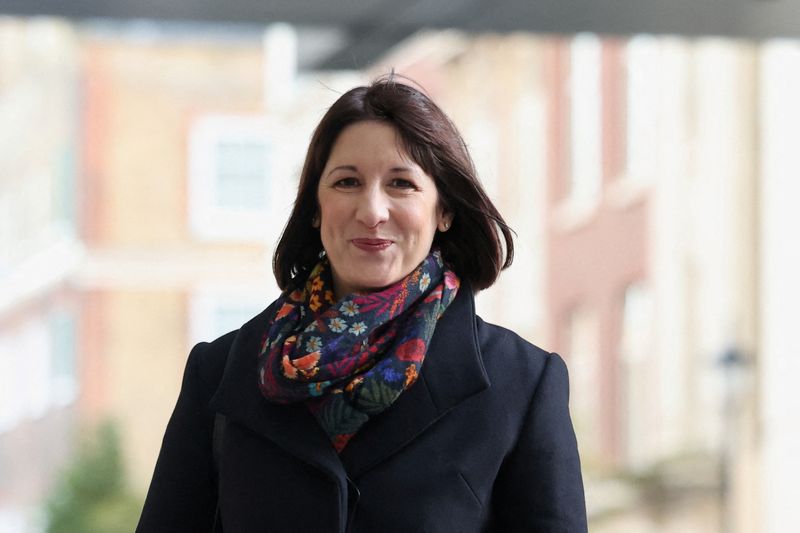 &copy; Reuters. FILE PHOTO: British Shadow Chancellor of the Exchequer Rachel Reeves arrives at BBC Broadcasting House, ahead of her appearance on 'Sunday with Laura Kuenssberg', in London, Britain, November 19, 2023. REUTERS/Isabel Infantes/File Photo