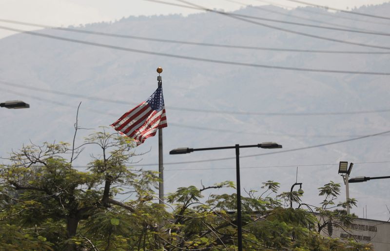 © Reuters. A U.S. flag flutters at the U.S. embassy building where the U.S. military airlifted embassy non-essential personnel due to violence, in Port-au-Prince, Haiti March 10, 2024. REUTERS/Ralph Tedy Erol