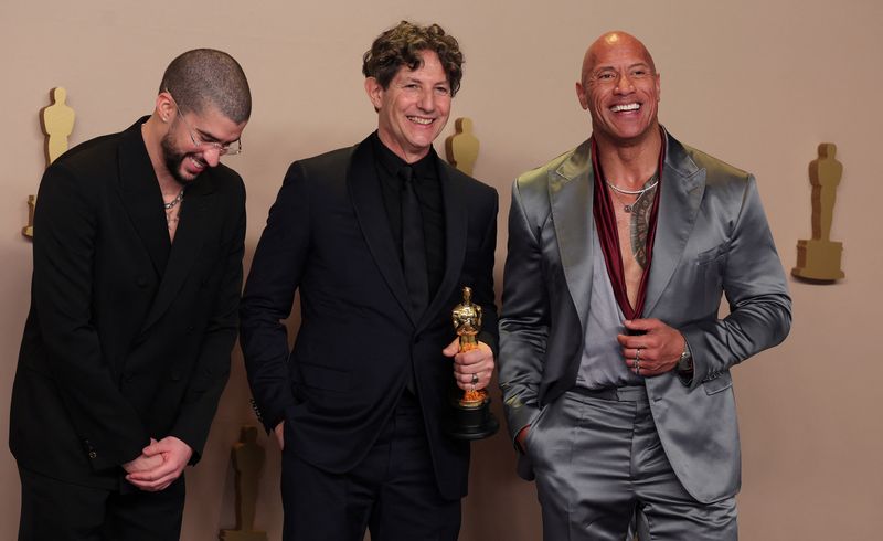 © Reuters. Director Jonathan Glazer pose alongside Dwayne 