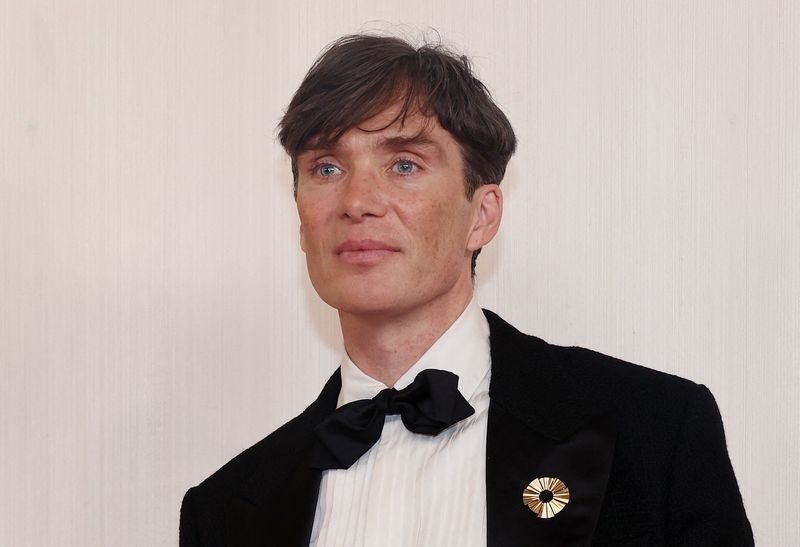 &copy; Reuters. Cillian Murphy poses on the red carpet during the Oscars arrivals at the 96th Academy Awards in Hollywood, Los Angeles, California, U.S., March 10, 2024. REUTERS/Aude Guerrucci