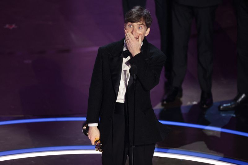 © Reuters. Cillian Murphy wins the Oscar for Best Actor for 