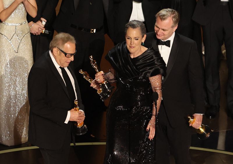 &copy; Reuters. Director Christopher Nolan and Producers Emma Thomas and Charles Roven win the Oscar for Best Picture for "Oppenheimer" during the Oscars show at the 96th Academy Awards in Hollywood, Los Angeles, California, U.S., March 10, 2024. REUTERS/Mike Blake