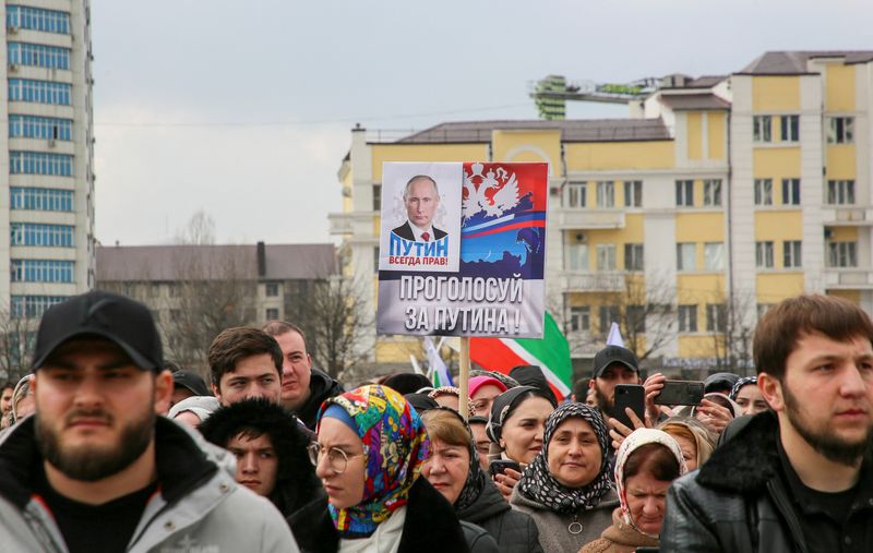 &copy; Reuters. 　３月１０日、在米ロシア大使館は、今週行われるロシア大統領選挙を前に外交使節団の安全を確保するため、米国務省と緊密に連絡を取り合っている。写真はロシア・チェチェン共和国の