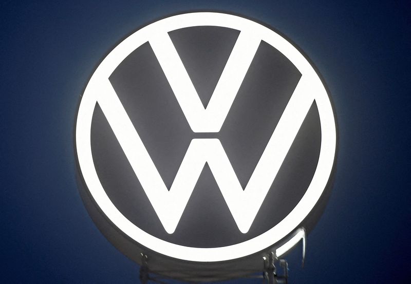 &copy; Reuters. FILE PHOTO: A new logo of German carmaker Volkswagen is unveiled at the VW headquarters in Wolfsburg, Germany September 9, 2019. REUTERS/Fabian Bimmer//File Photo