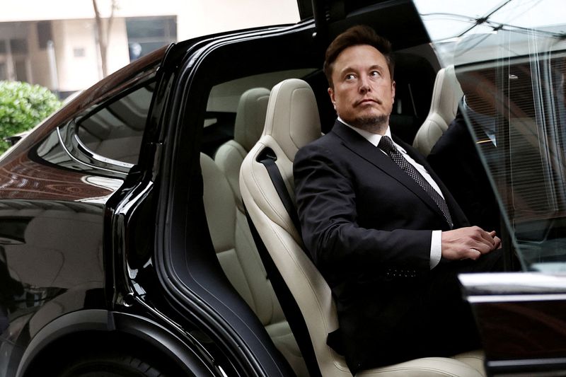 &copy; Reuters. FILE PHOTO: Tesla Chief Executive Officer Elon Musk gets in a Tesla car as he leaves a hotel in Beijing, China May 31, 2023. REUTERS/Tingshu Wang/File Photo
