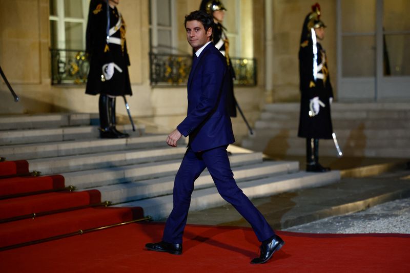 &copy; Reuters. Le Premier ministre français Gabriel Attal arrive pour assister au dîner d'État organisé par le président français Emmanuel Macron et son épouse Brigitte Macron pour l'émir du Qatar, le cheikh Tamim bin Hamad Al Thani, au palais de l'Élysée à P