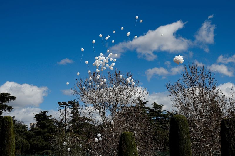 &copy; Reuters. Balloons are released in tribute to the victims of the March 11, 2004 train bombings, on the 20th anniversary, at Retiro park in Madrid, Spain, March 11, 2024. REUTERS/Juan Medina