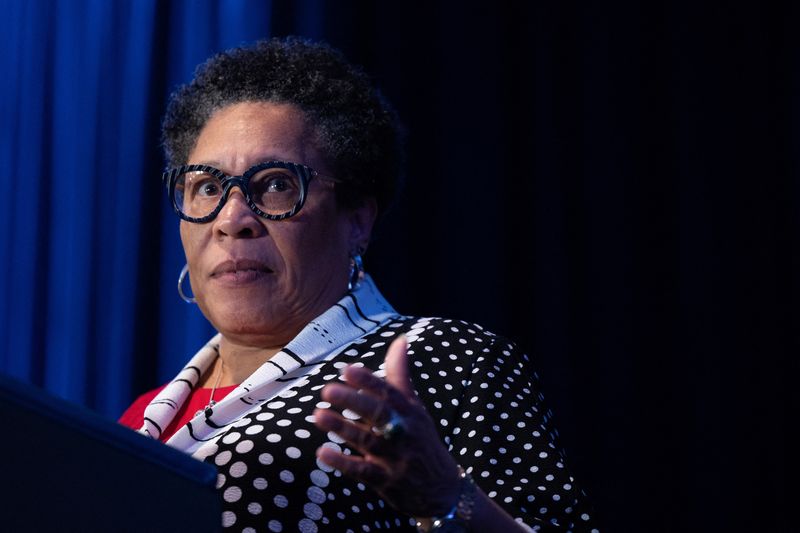 &copy; Reuters. U.S. Secretary of Housing and Urban Development (HUD) Marcia Fudge speaks at South Carolina’s First in the Nation Dinner at the State Fairgrounds in Columbia, South Carolina, U.S., January 27, 2024. REUTERS/Tom Brenner/File Photo