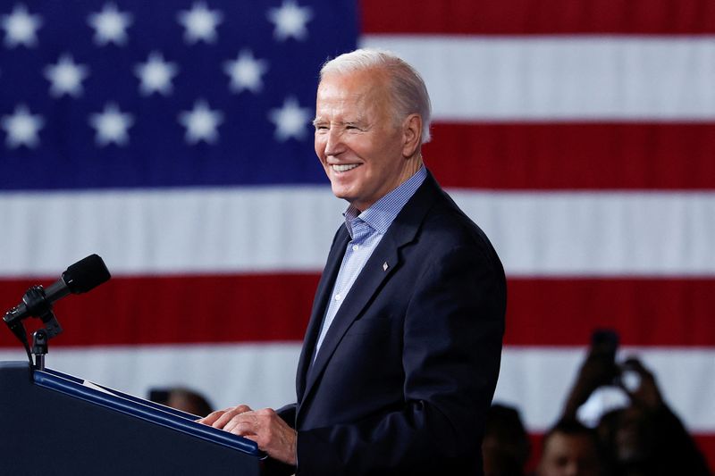 &copy; Reuters. U.S. President Joe Biden smiles as he speaks during a campaign event at Pullman Yards in Atlanta, Georgia, U.S. March 9, 2024. REUTERS/Evelyn Hockstein