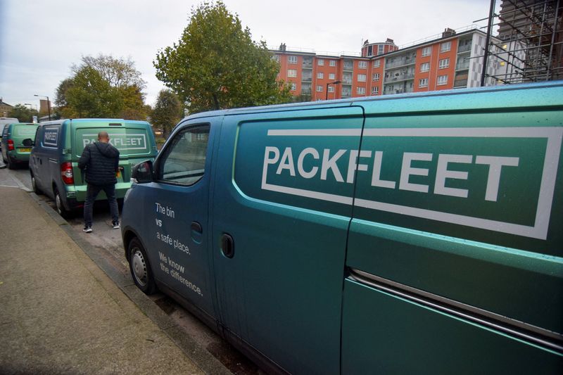 &copy; Reuters. FILE PHOTO: Ally Ndulah, a driver at Packfleet, stands next to an electric van made by Chinese brand Maxus at the fully electric package delivery firm's headquarters in London, Britain, October 27, 2022. REUTERS/Nick Carey/File Photo