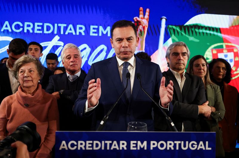 &copy; Reuters. 　３月１１日、ポルトガルで１０日実施された議会（一院制、定数２３０）選挙で僅差の勝利を収めた中道右派勢力「民主主義同盟（ＡＤ）」は、少数政権の樹立に向けて準備している。写