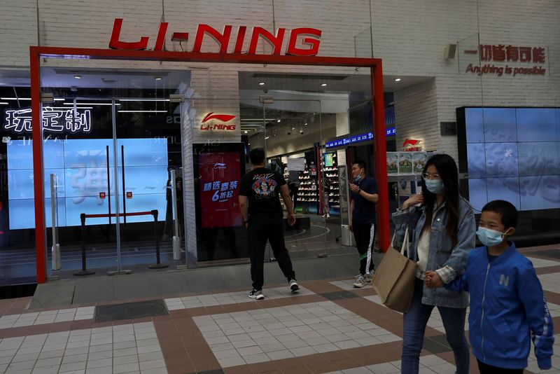 &copy; Reuters. FILE PHOTO: People walk past a store of Chinese sports products brand Li Ning in Beijing, China April 15, 2021. REUTERS/Tingshu Wang/File Photo
