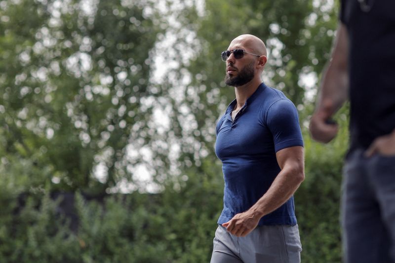 &copy; Reuters. FILE PHOTO: Andrew Tate walks before delivering a press statement outside his house in Voluntari, Ilfov, Romania, August 4, 2023. Inquam Photos/George Calin via REUTERS/File Photo