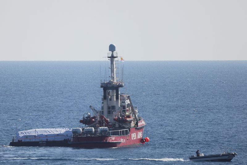 © Reuters. The Open Arms, a rescue vessel owned by a Spanish NGO, departs with humanitarian aid for Gaza from Larnaca, Cyprus, March 12, 2024. REUTERS/Yiannis Kourtoglou