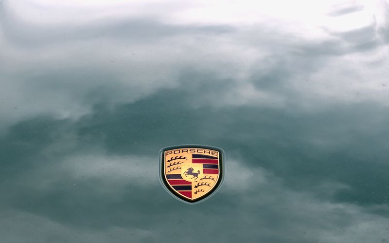 &copy; Reuters. Le logo de Porsche. /Photo prise le 13 mars 2023/REUTERS/Yves Herman
