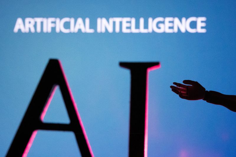 &copy; Reuters. L'illustrazione mostra lettere AI (intelligenza artificiale) e una mano robotica in miniatura. REUTERS/Dado Ruvic/Illustration/File Photo