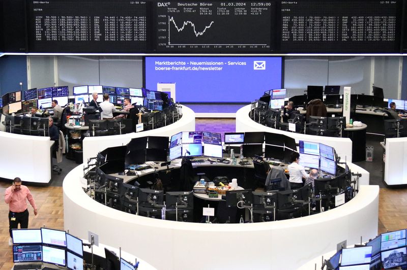 &copy; Reuters. FOTO DE ARCHIVO: El índice de precios de las acciones alemanas DAX en la bolsa de Fráncfort, Alemania. 1 de marzo de 2024. REUTERS/Staff