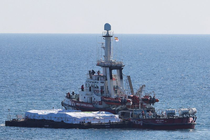 &copy; Reuters. El Open Arms, un buque de rescate propiedad de una ONG española, parte con ayuda humanitaria hacia Gaza desde Larnaca, Chipre. 12 de marzo de 2024. REUTERS/Yiannis Kourtoglou 