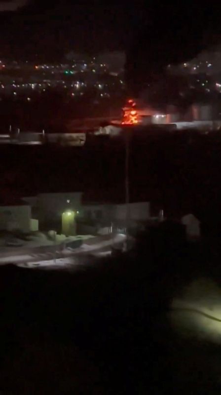 &copy; Reuters. Un incendio tras un ataque de un dron ucraniano a un depósito de petróleo en Oryol, Orlovskaya Oblast, Rusia, en esta captura de pantalla obtenida de un vídeo en las redes sociales publicado el 12 de marzo de 2024. Vídeo obtenido por Reuters/vía REUT