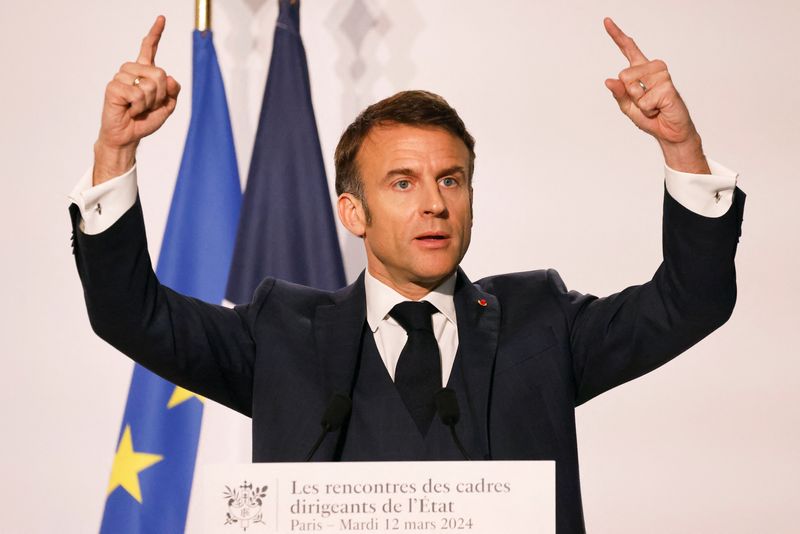 &copy; Reuters. El presidente de Francia, Emmanuel Macron, durante un discurso en una reunión con altos cargos del Gobierno en París, Francia. 12 de marzo de 2024. Ludovic Marin/Pool vía REUTERS