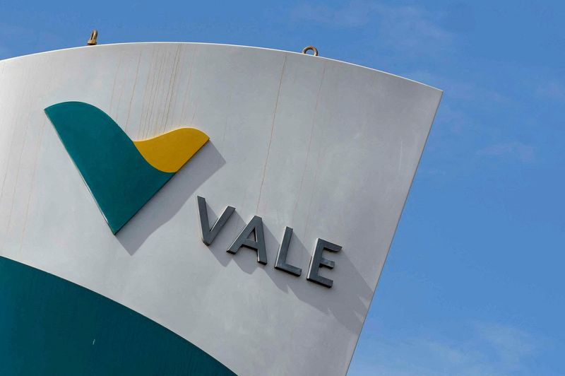 &copy; Reuters. FOTO DE ARCHIVO: El logo de la empresa minera brasileña Vale SA en Sao Goncalo do Rio Abaixo, Brasil, el 4 de febrero de 2019. REUTERS/Washington Alves